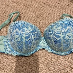 Light blue VS Pink bra size 36D